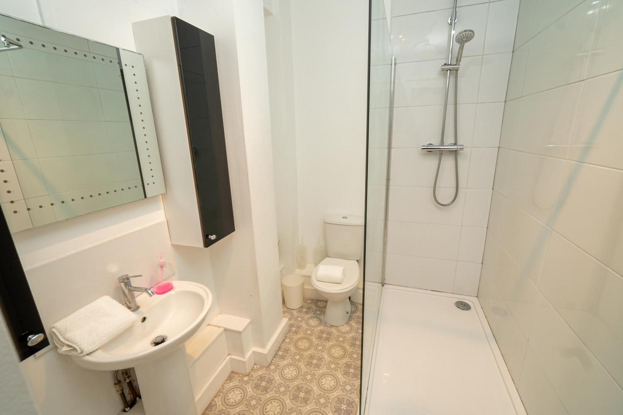Cozy And Modern 2-Bed Apartment スウォンジー エクステリア 写真